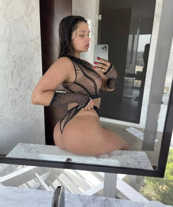 Соблазнительная блондинка приглашает в гости для интимной встречи. Погрузись в мир страсти и наслаждения со мной. Я знаю, как доставить удовольствие и как сделать нашу встречу незабываемой. 565, 22 года