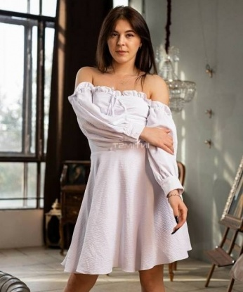 Развратная красотка пригласит к себе на чашечку горячего чая и не только. Гарантирую яркие впечатления и полное расслабление. Звони, не стесняйся! 677, 23 года